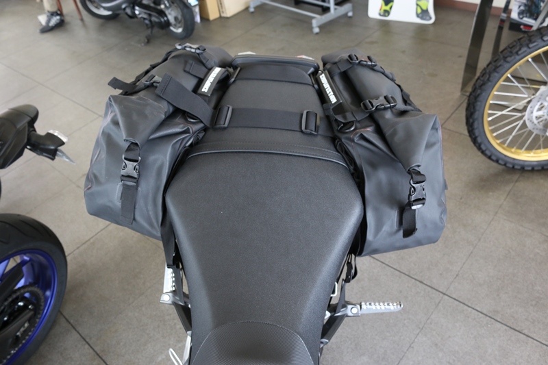 防水サドルバッグをYAMAHA MT-09に載せてみました【エンデュリスタン】 | ジャペックス公式サイト