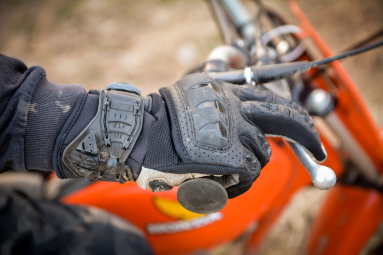 使ってわかるBOAシステムの便利さ！KNOX「オルサOR3」はオフ遊びをプロテクションでも着脱でもサポートしてくれるグローブ ジャペックス