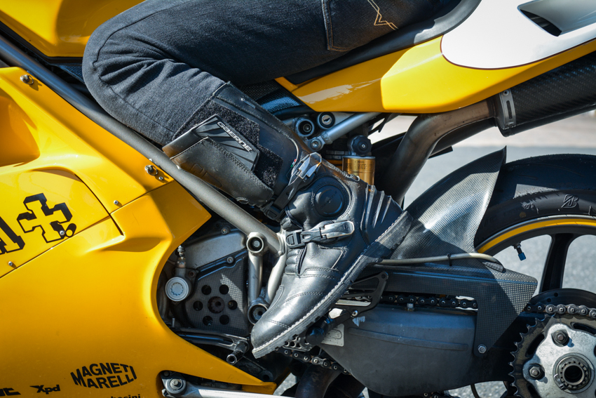 バックステップを装着したバイクに合わせやすいツーリングブーツ ...